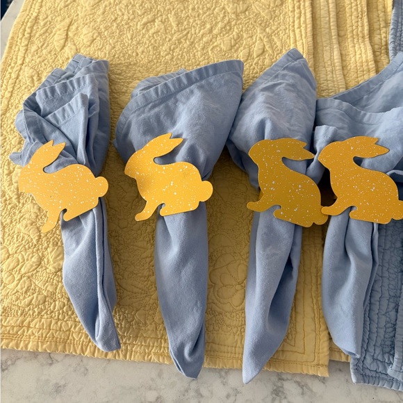 Williams Sonoma Light Blue and Soft Yellow napkins set of 8 - Picture 3 of 7